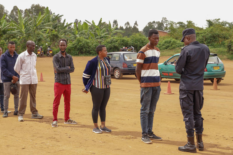 Abanyeshuri bari baje gukorera Perimi bahabwa amabwiriza