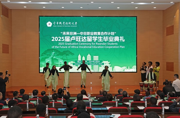 Abitabiriye uwo muhango wabereye mu Bushinwa basusurukijwe n'imbyino zirimo n'iz'Abanyarwanda