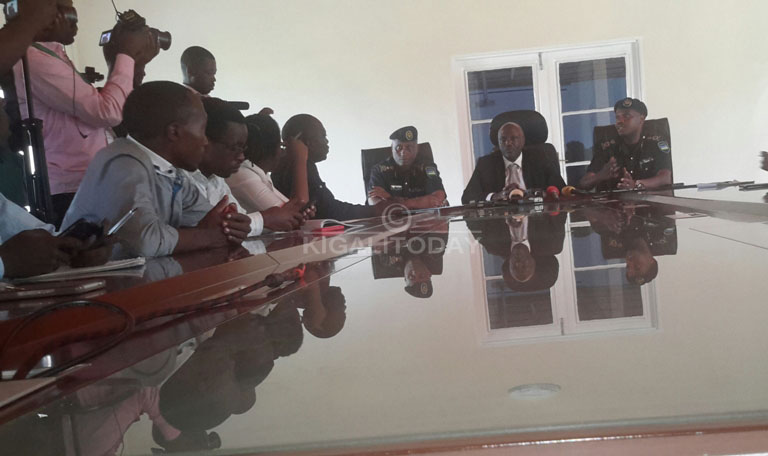 Ambasaderi Kabonero n'Abayobozi muri Polisi y'Igihugu, bagiranye ikiganiro n'abanyamakuru