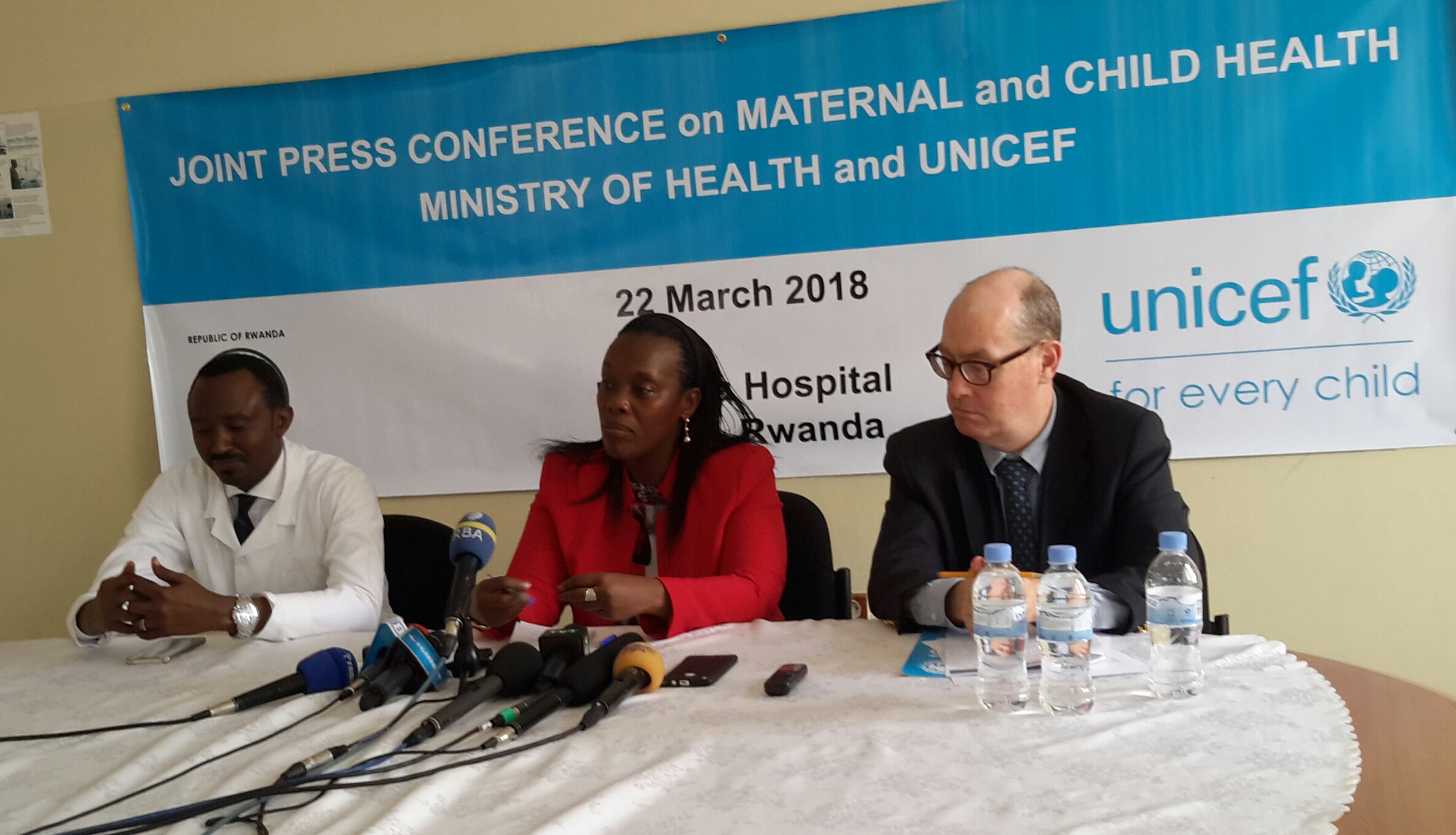 Ministiri w'Ubuzima, Dr Diane Gashumba hamwe n'Umuyobozi wa UNICEF mu Rwanda, Ted Maly basuye ibitaro bya Muhima mu rwego rwo gutaha inyubako nshya ababyeyi babyariramo