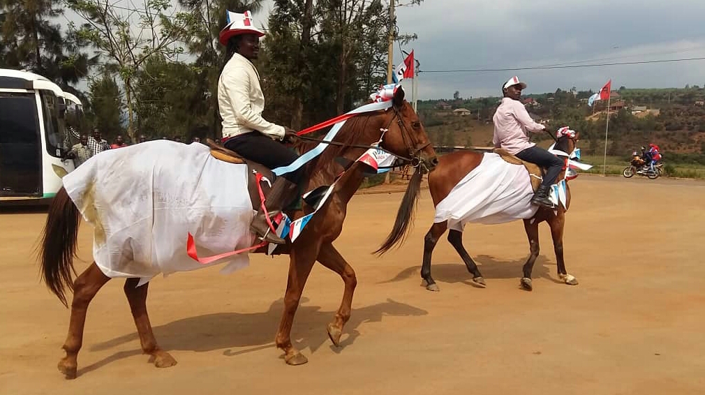 Mu kwiyamamaza kw'abakandida-Depite ba FPR i Rugende hajemo n'amafarashi