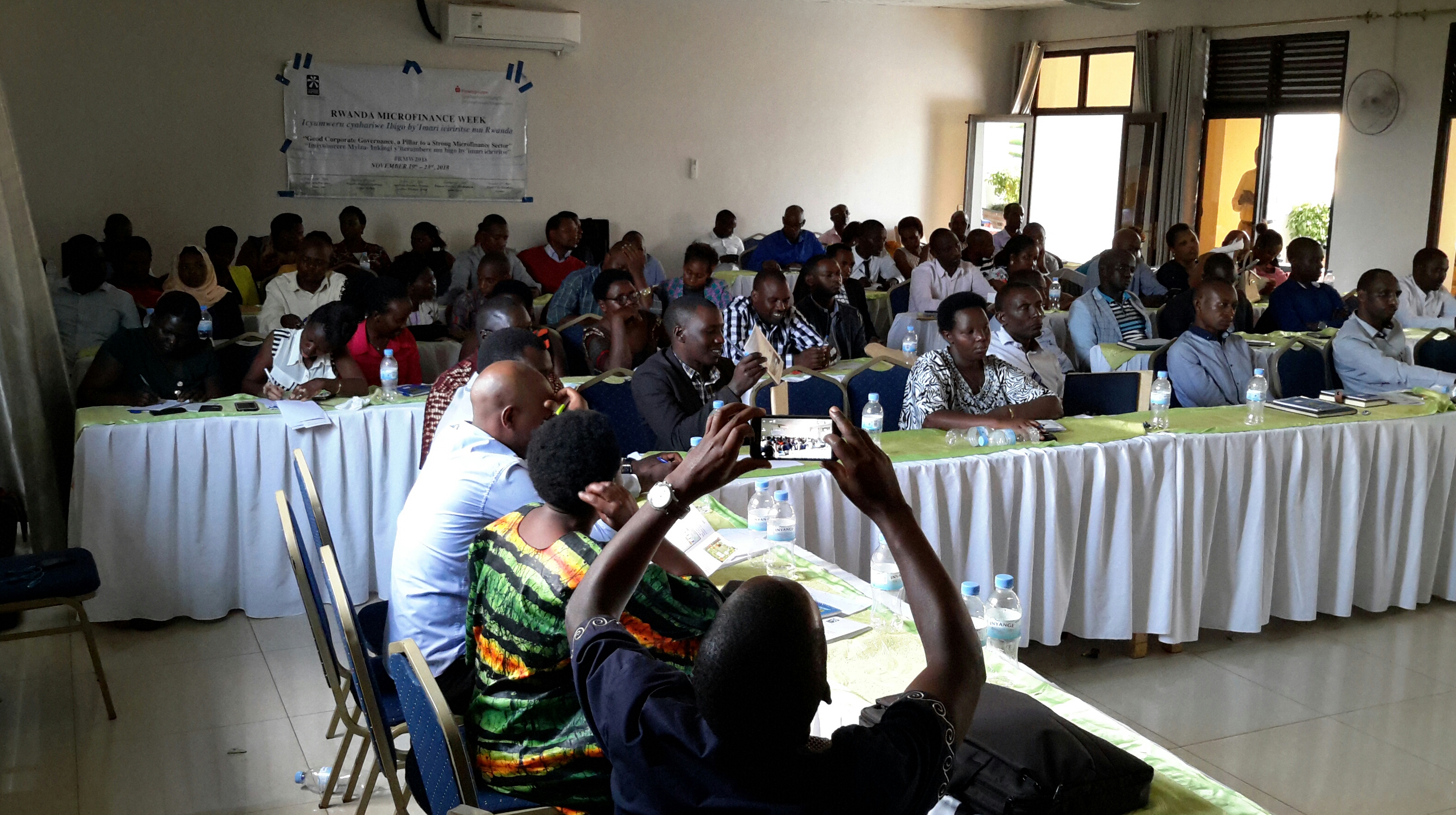 Abayobozi b'ibigo by'imari iciriritse basabwa gutanga amakuru ahagije y'ibisabwa umuntu uje kwaka inguzanyo