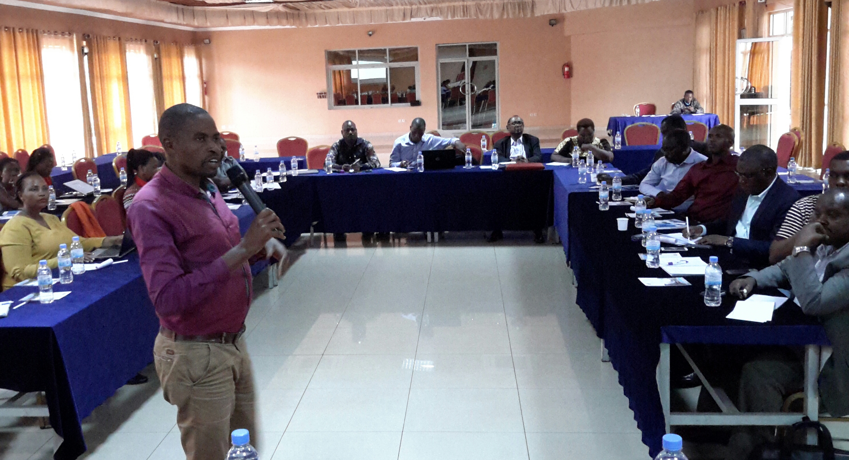 Hari abakozi ba Leta, ab