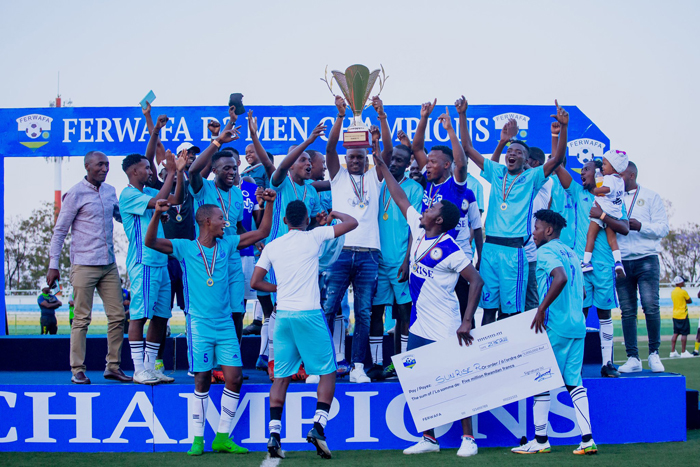 Sunrise yishimira igikombe yegukanye