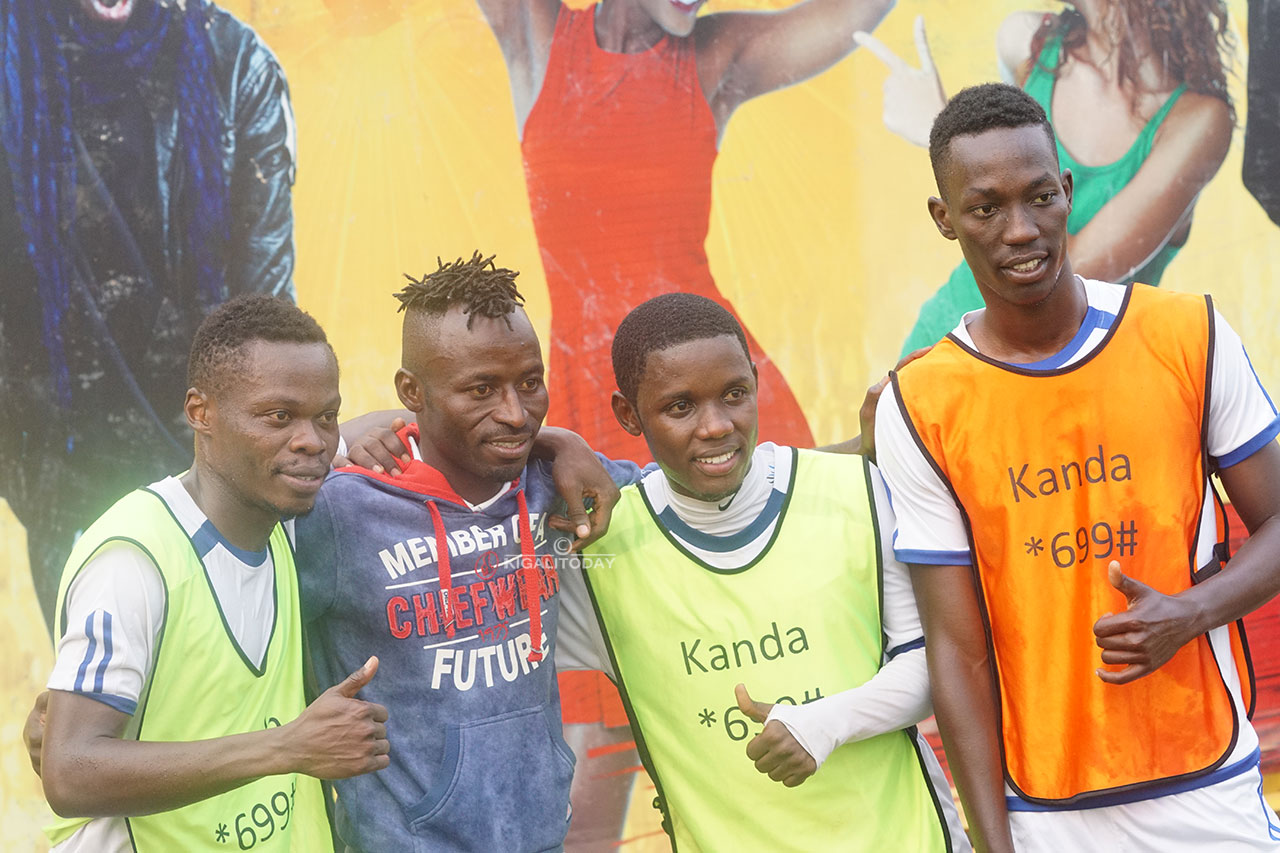 Tchabalala yakiriwe na bagenzi be barimo Kwizera Pierrot, Nahimana Shassir ndetse na Bimenyimana Bonfils Caleb