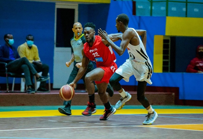 Beleck Bell wambaye umutuku agerageza gucika Nyamwasa Bruno wa Patriots