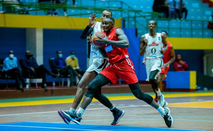 Niyonkuru Pascal (Kacheka) wa REG ahanganye na Parfait wa Patriots