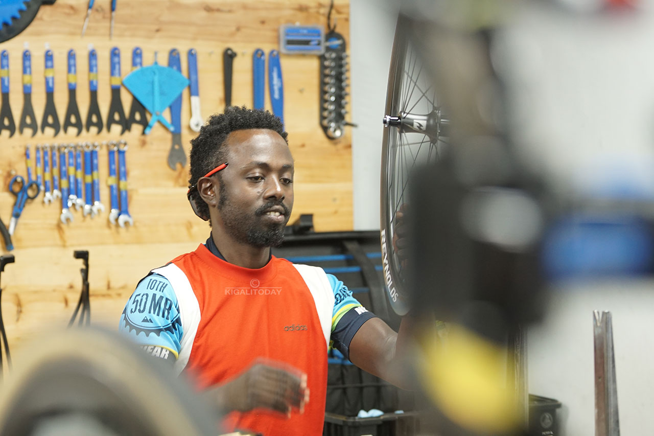 Bagenzi be bamaze kubimenyera barimo Rafiki Jean de Dieu bari mu bamufasha kumenyera umwuga