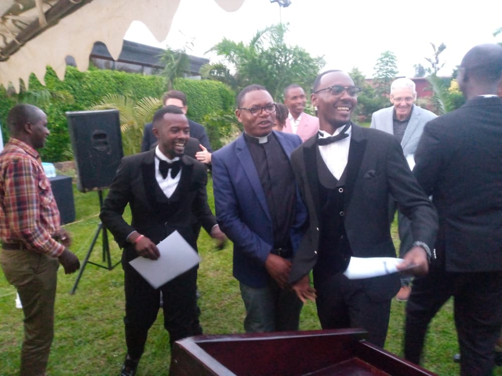 Bishimanye n'imiryango yabo