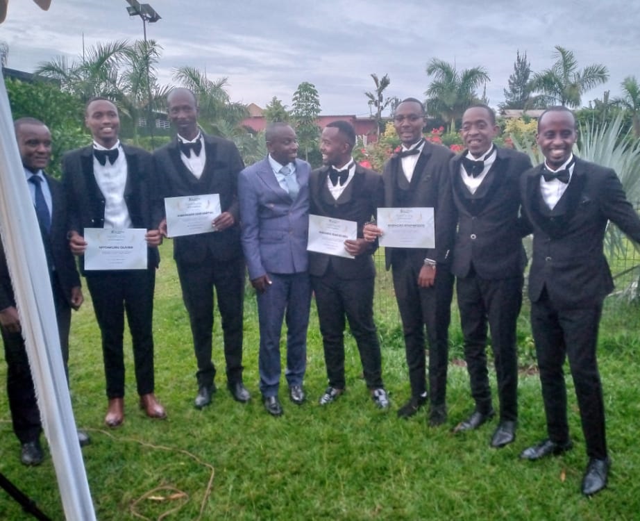 Barashimira umuryango 