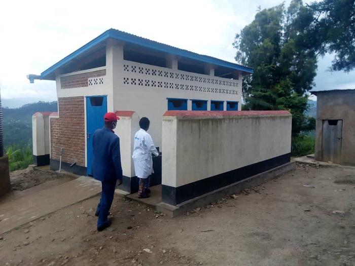 Croix Rouge yanubatse ubwiherero ku bigo by'amashuri