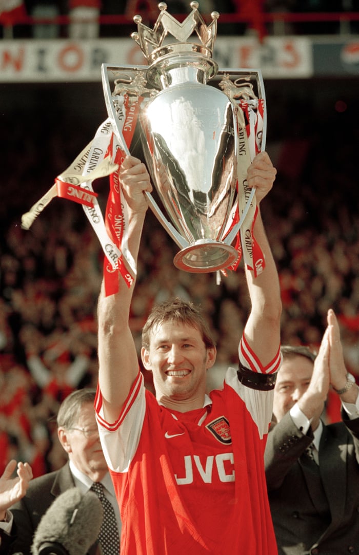 Tony Adams wabaye capitaine wa Arsenal ubwo yahaga ibyishimo abakunzi b'iyi kipe