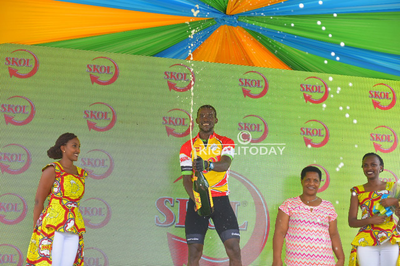 Aleluya Joseph Wegukanye agace kabanza ka Tour du Rwanda kavaga i Kigali kagana i Huye yahembwe na Skol