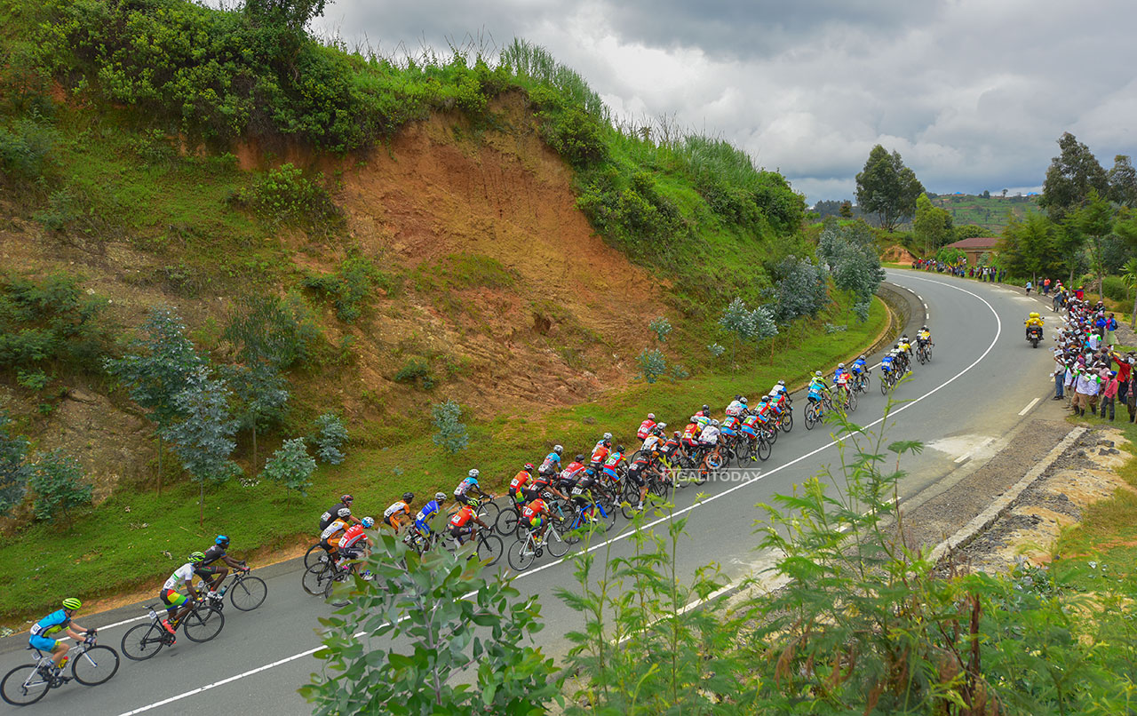 Bisaba kujya ahirengeye kugira ngo iyi foto iboneke