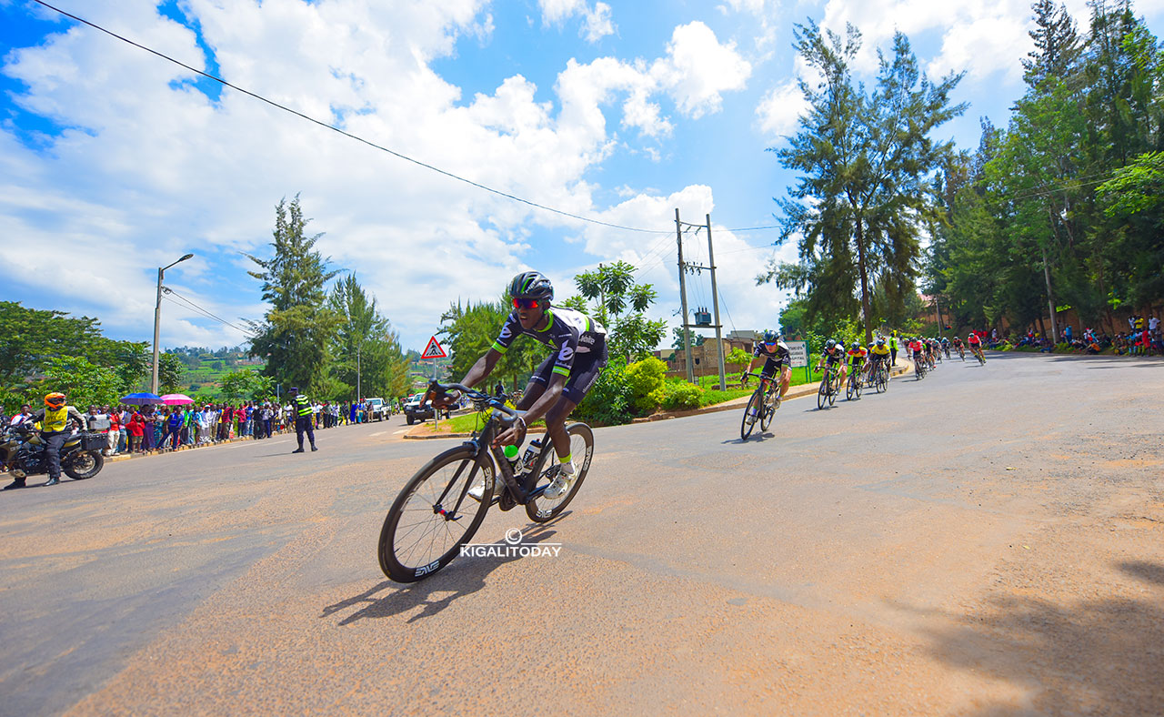 Mugisha Samuel n'ikipe ye ya Dimension Data bakomeje kuyobora isiganwa