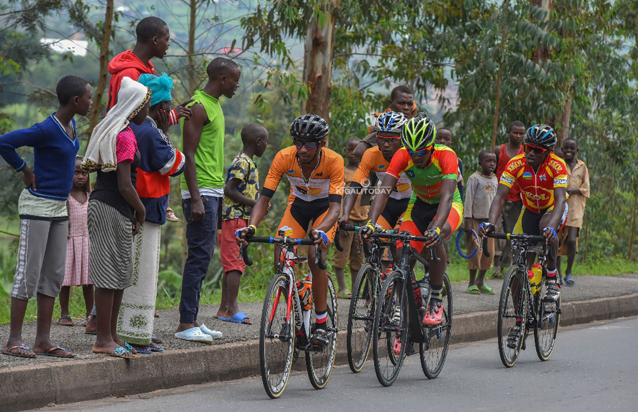 Rugamba Janvier na Hakiruzwizeye ba les Amsi Sportifs yambikwa na Cogebanque, Ebrahim Redwell na Nizeyimana Alex wa Benediction batangiye bayoboye isiganwa