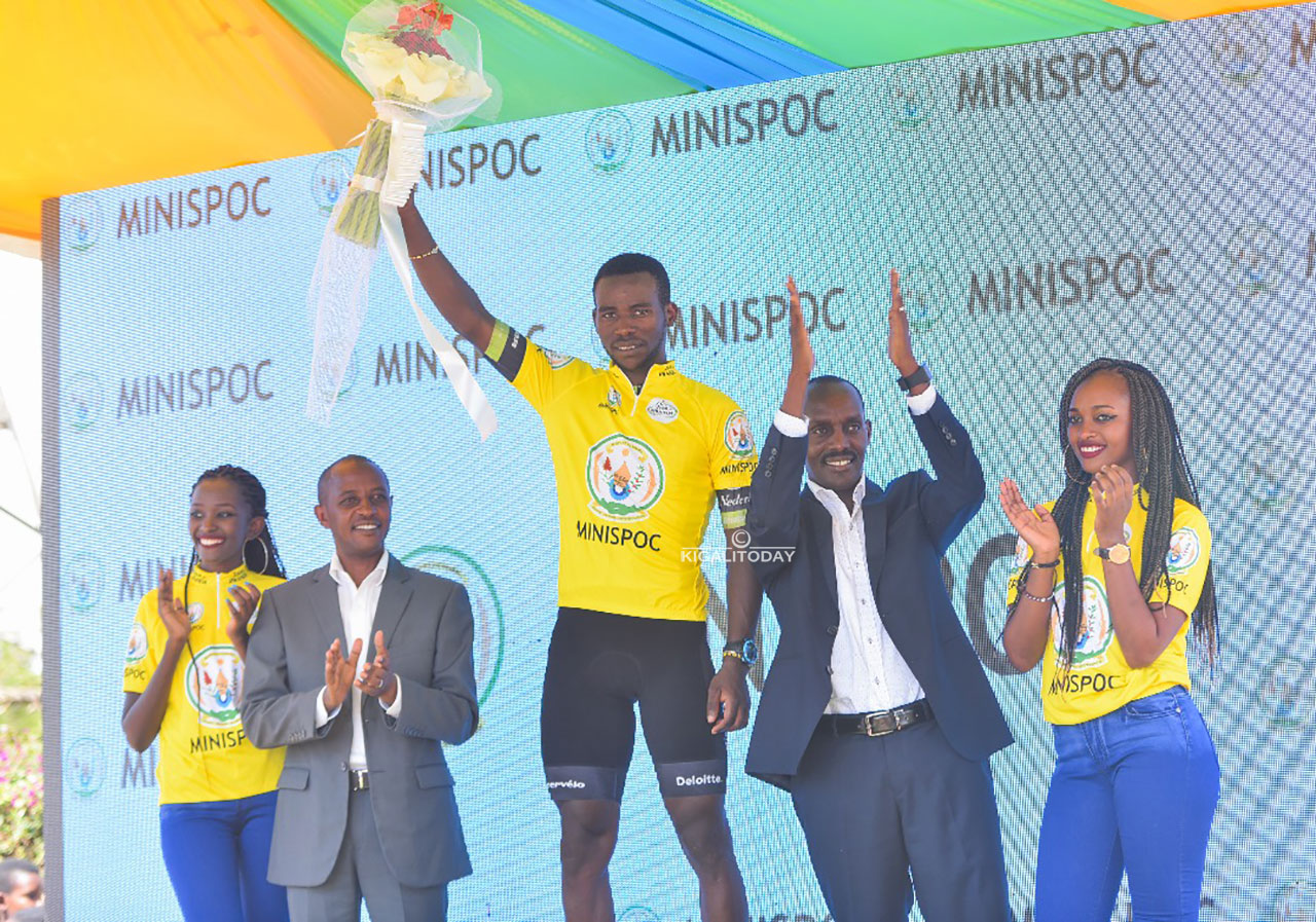 Areruya Joseph yahise asubirana Maillot jaune yari yambuwe n'Umusuwisi Simon Perraud
