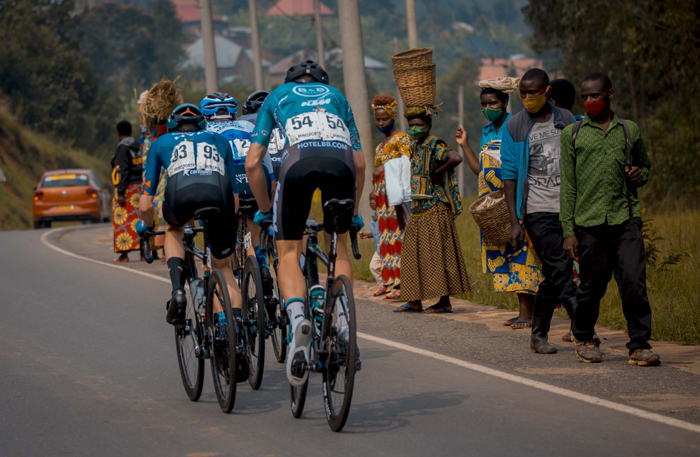 Abajya n'abava ku murimo, babanza kwirebera uko abakinnyi bahatana