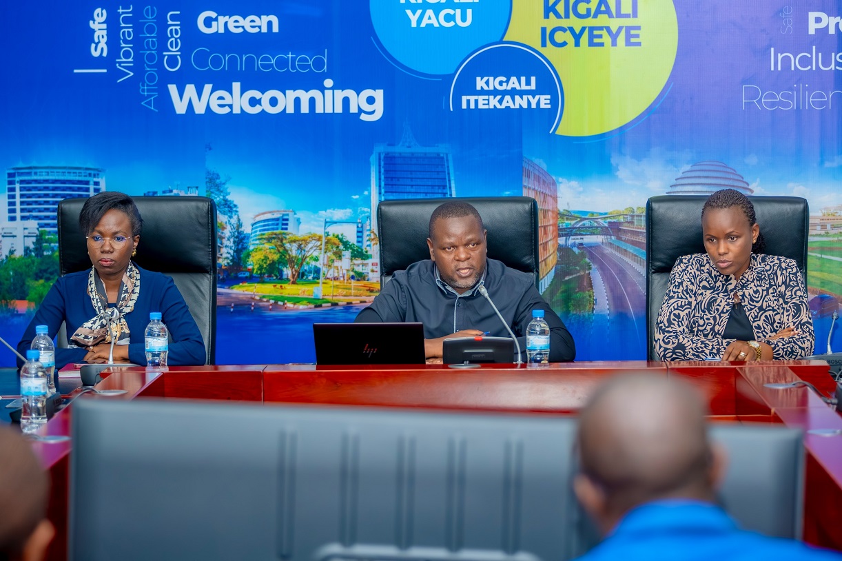 Basanga ibibazo biri mu butaka no mu myubakire bigomba gushakirwa ibisubizo birambye