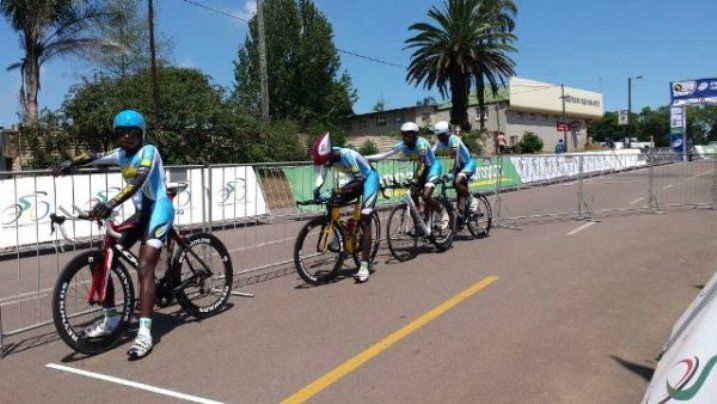 Ndayisenga Valens na bagenzi be bashoboye kwegukana umwanya wa kane ku munsi wa mbere