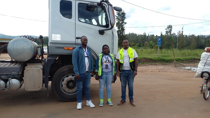 Uhereye ibumoso, Rutaremara Antime, Ishimwe Florence, Noel Nkurikiye, bose bakaba ari abashoferi b'amakamyo manini yambuka imipaka