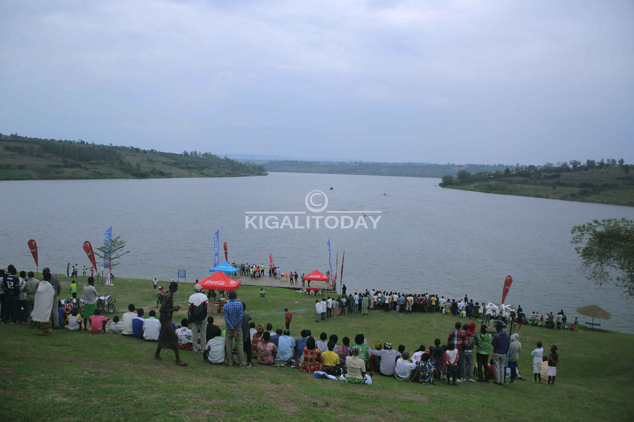 Ni n'umwanya wo gusabana ku nshuti bitegeye amazi