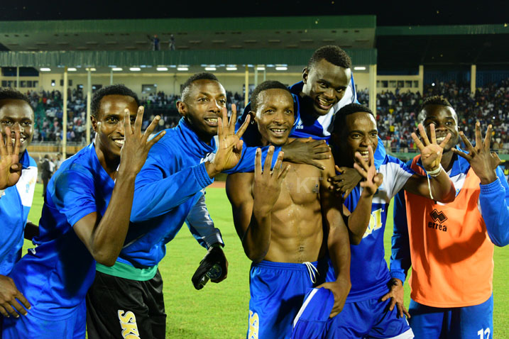 Tubane James (wambaye ubusa hejuru) yishimira ibitego 4-0 batsinze APR uyu mwaka