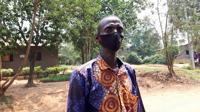 Turatsinze Frank avuga ko atirukanye umuntu mu ijoro ahubwo yabikoze ku bushake bwe uretse ko banapfaga ibyo yacuruzaga