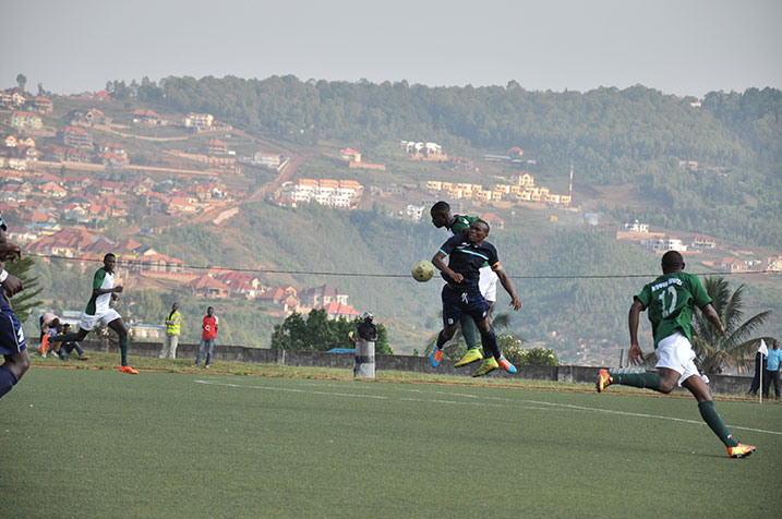 Tuyisenge Jacques wa Police FC ahanganye na Kiyovu.