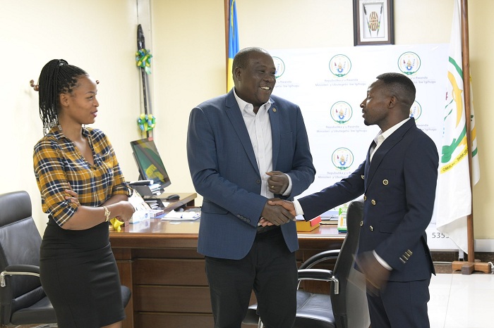 Tuyisenge n'umugore we bari mu biro bya Munisitiri Gatabazi