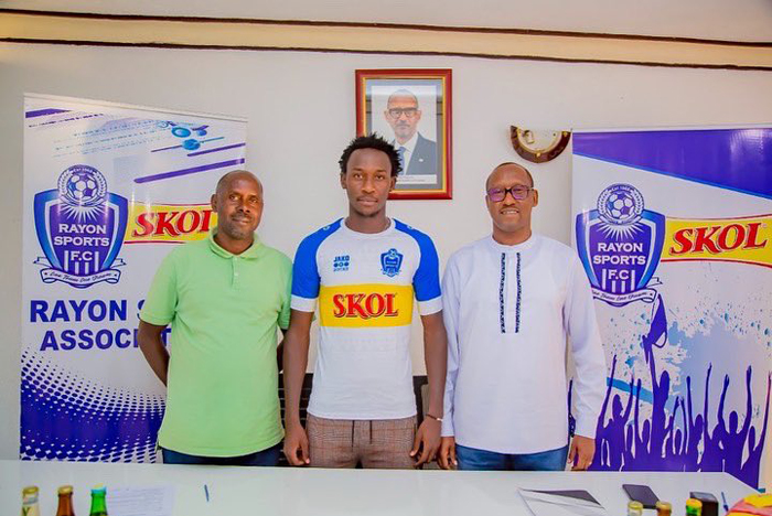 Yari yaherekejwe n'umubyeyi we