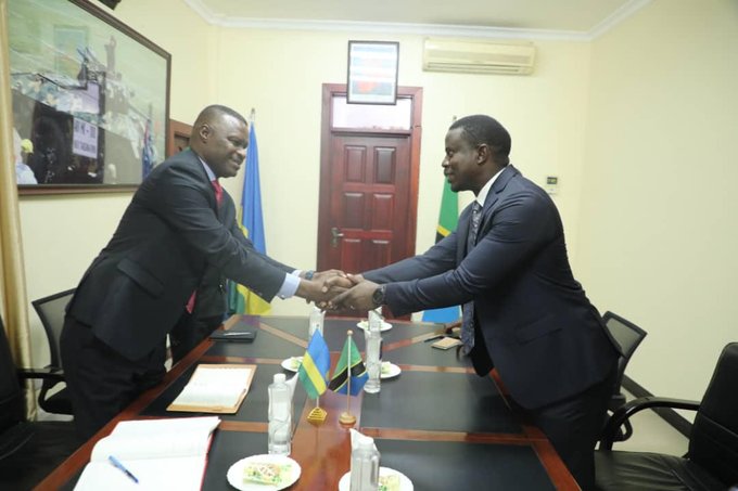 Gen. Charles Karamba ari kumwe na Minisitiri w