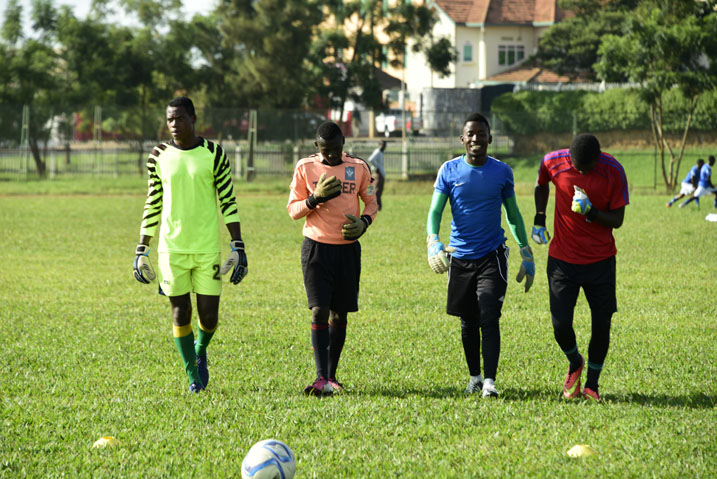Hategekimana Bonheur wari umunyezamu wa mbere wa Kiyovu (ibumoso), agiye guhatanira umwanya na Djihad (iburyo) basanzwe banahatana mu Mavubi atarengeje 20