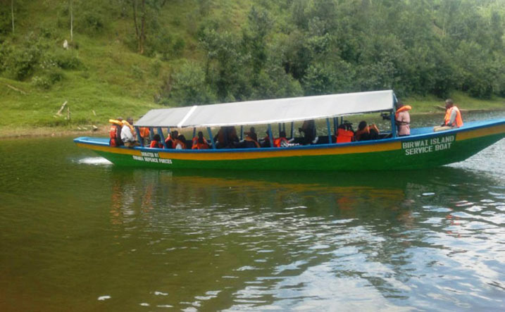 Ubu bwato bagabiwe na RDF bufite ubushobozi bwo gutwara abantu 40.