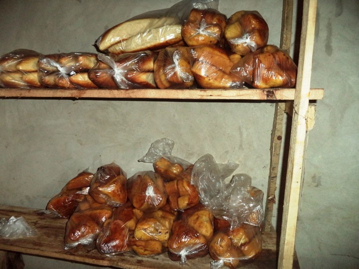 Ubu bakora amandazi na Keki ariko ngo barateganya gukora isambusa n'amandazi mu minsi iri imbere.