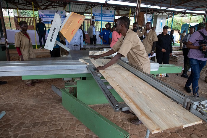 Harimo abakora ububaji kandi ngo byarabafashije kuko batunze imiryango