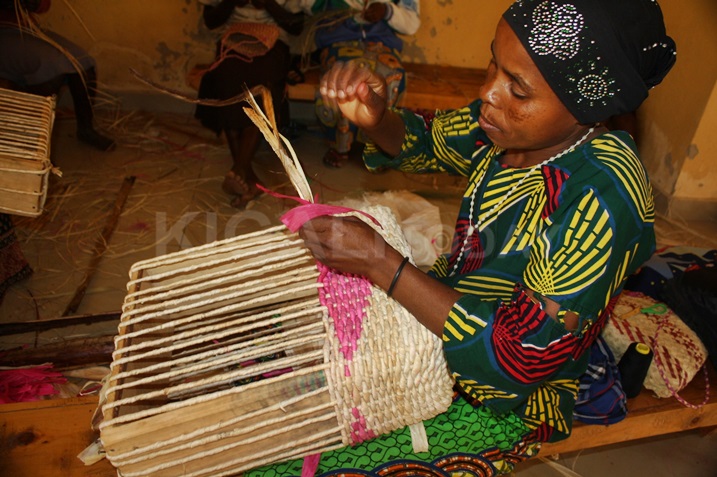 Ububoshyi bw'ibikapu hakoreshejwe ibirere, imigwegwe cga ibishishwa by'ibigori.