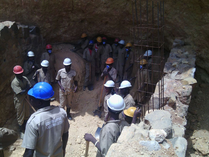 Abacukuzi muri kimwe mu birombe byo mu murenge wa Rukoma mu karere ka Kamonyi.