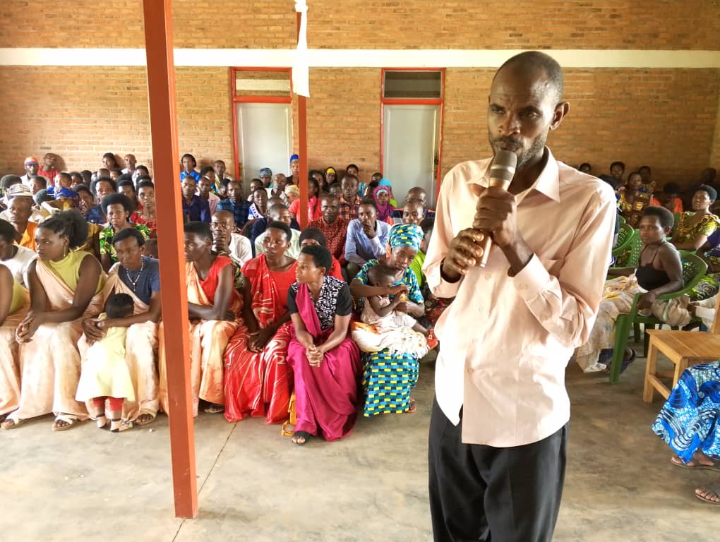 Batanze ubuhamya bw'uko babohotse ubu bakaba babanye neza