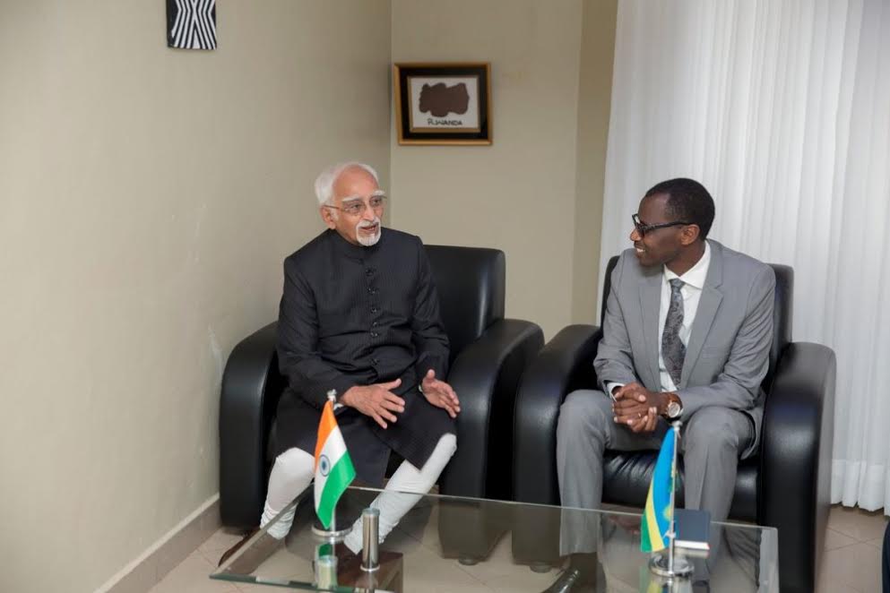 Visi Perezida w'u Buhinde, M. Hamid Ansari na Minisitiri Musafiri Papias Malimba