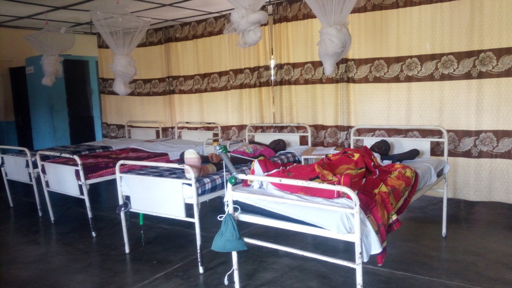 Ubuke bw'inyubako butuma abana n'abakuru baba mu cyumbwa kimwe bagatandukanywa n'ibitambaro bimanitse (rideau)