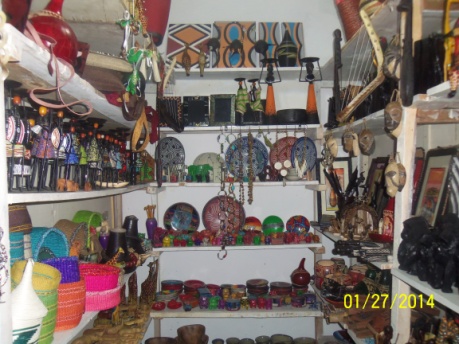 Bimwe mu bihangano by'ubukorikori n'ubugeni bikorerwa mu Rwanda.