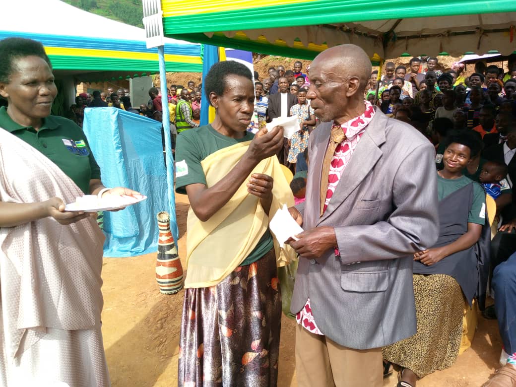 Basangiye ibyishimo by'ubukwe