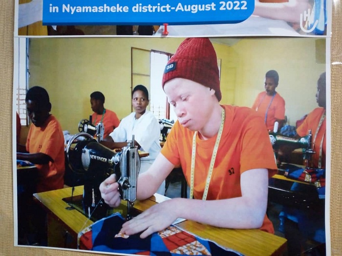 Abafite ubumuga na bo bigishijwe bagahabwa ibikoresho bashoboye kwiteza imbere