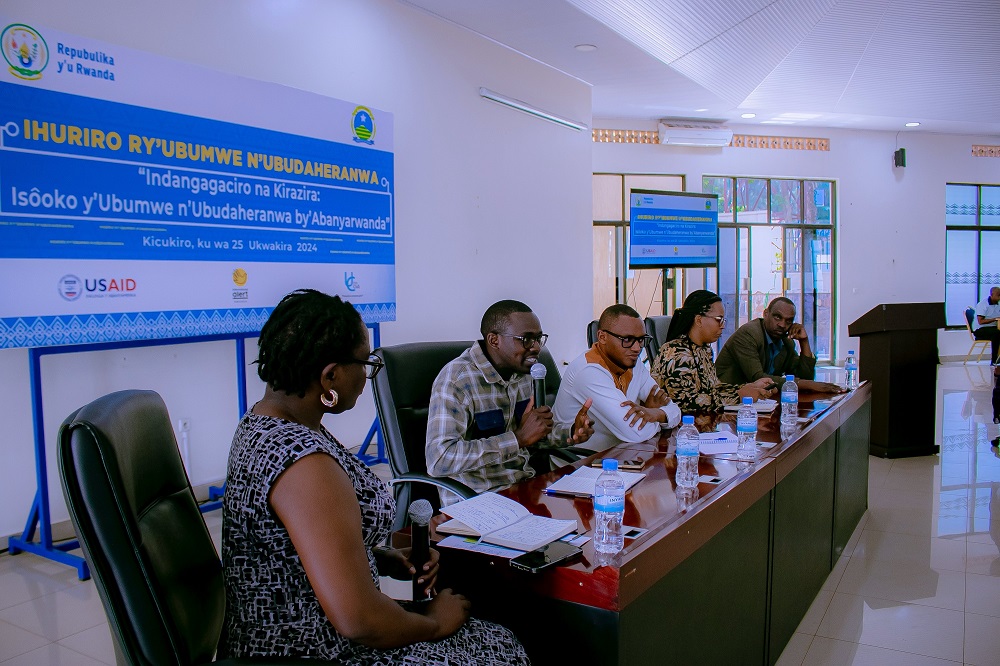 Bunguranye ibitekerezo ku buryo bwo kwimakaza ubumwe n'ubudaheranwa by'Abanyarwanda 