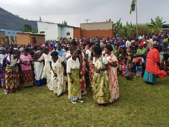 Kwihuriza mu itorero rimwe byabafashije kwagura ubucuti n'ubusabane