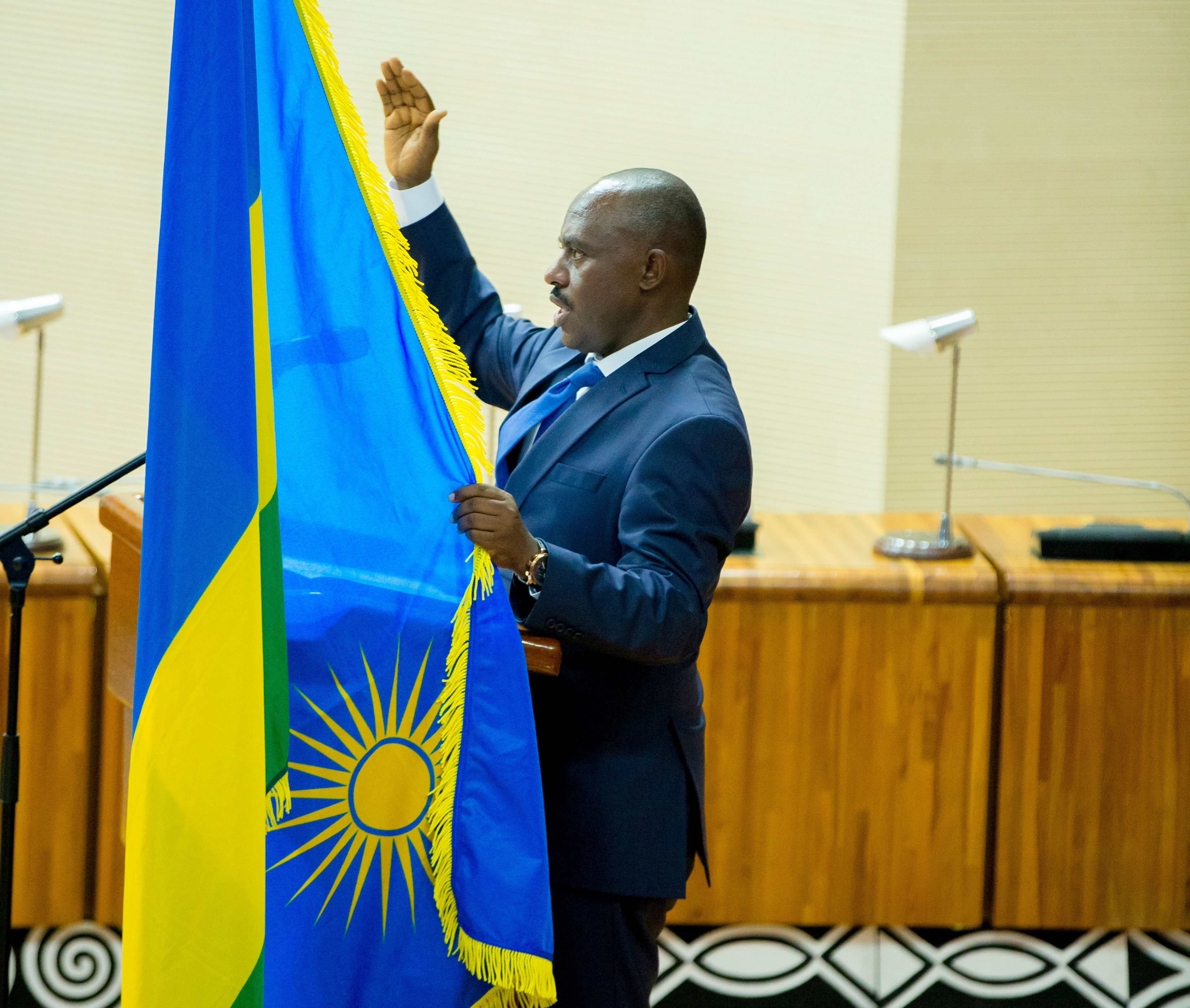 Dr. Mutimura wagizwe Minisitiri w'Uburezi nawe arahira