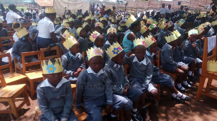 Nyuma y'ubukangurambaga n'imbaraga za Leta, ababyeyi basigaye bafata abana kimwe mu kubashyira mu mashuri