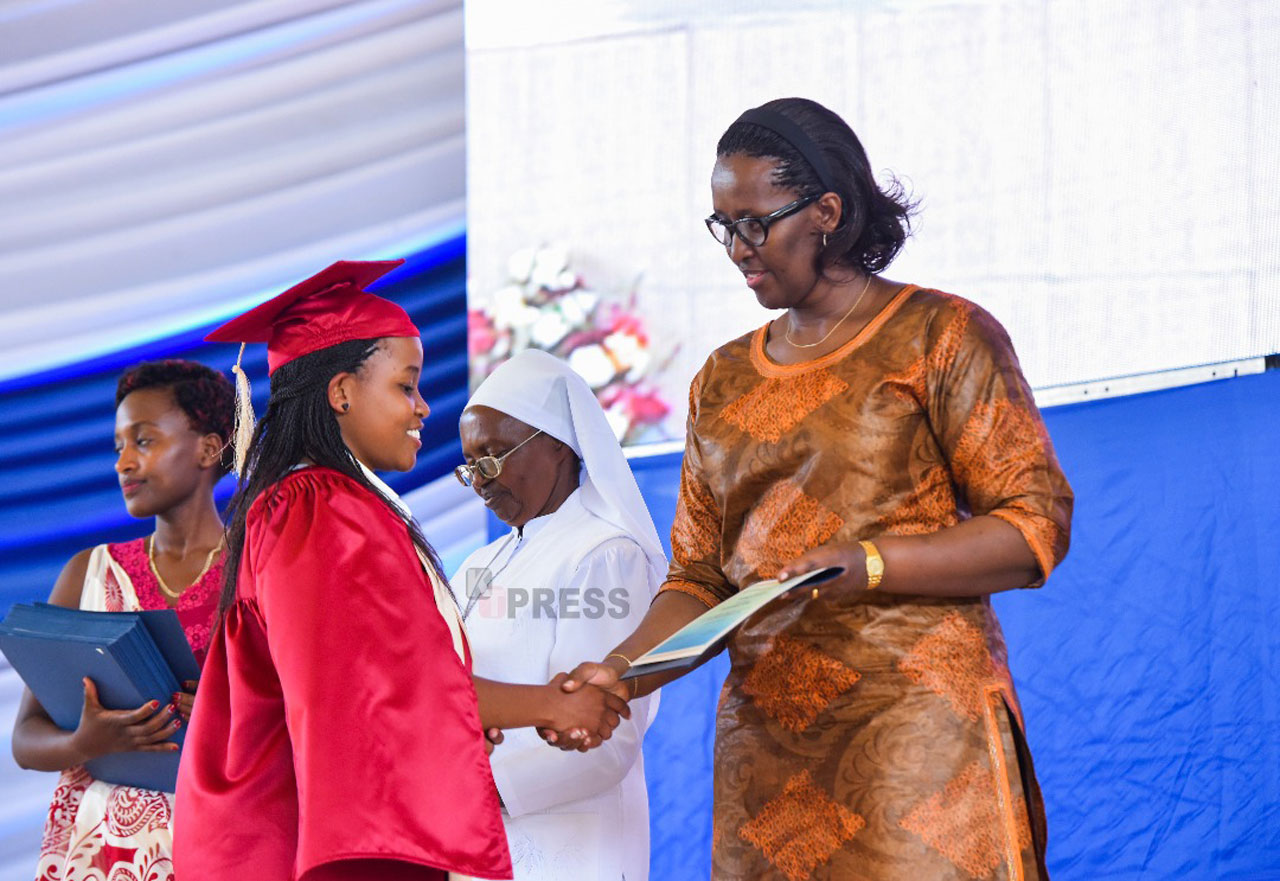 Gahunda zitandukanye zirangajwe imbere na Madame Jeannette Kagame zagiye zishyigikira uburezi bw'umukobwa