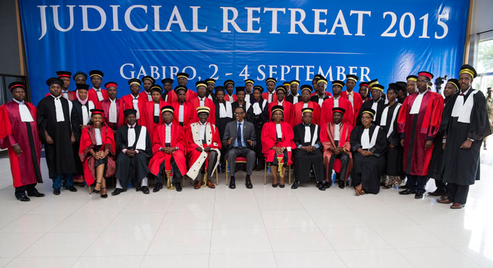 Perezida Kagame uyu mwaka ntiyakunze kuvuga rumwe n'ubutabera mpuzamahanga kubera kwivanga mu miyoborere n'ubutabera by'u Rwanda.